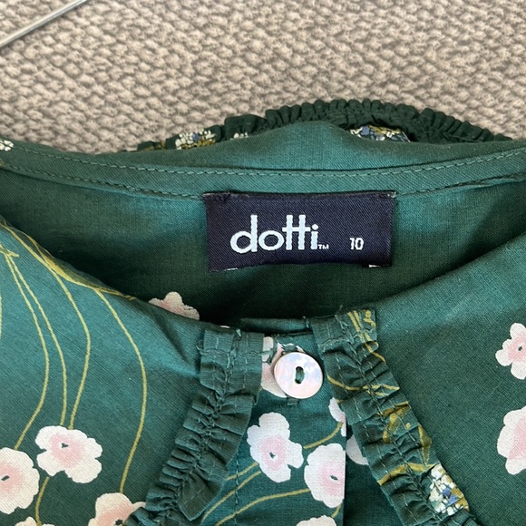 Dotti Addison frill collar top size 10 in daisies. - Picture 4 of 5